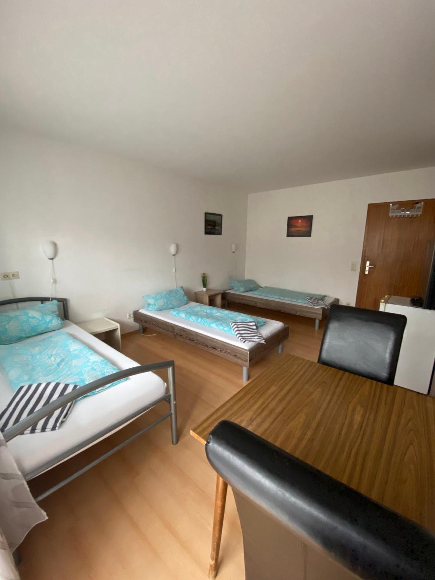 Monteurzimmer - คาร์ลสบาด ภายนอก รูปภาพ