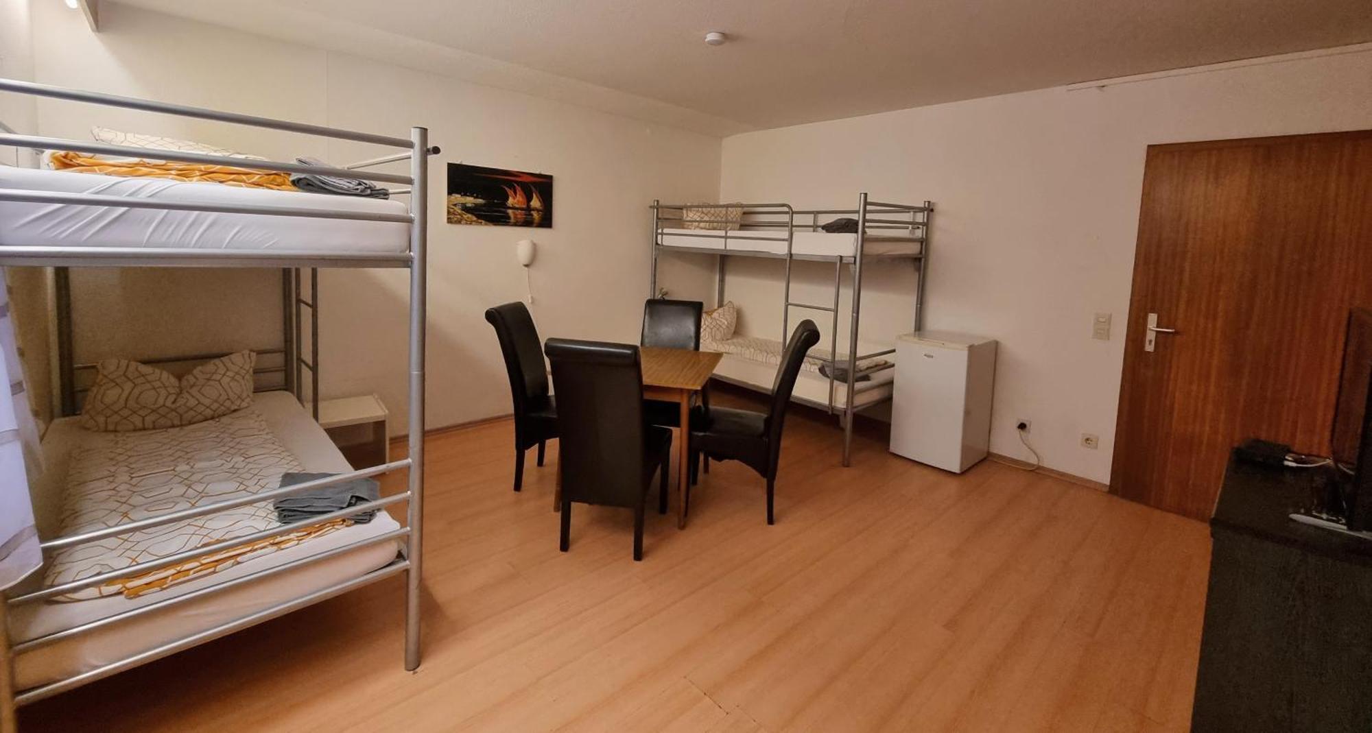Monteurzimmer - คาร์ลสบาด ภายนอก รูปภาพ