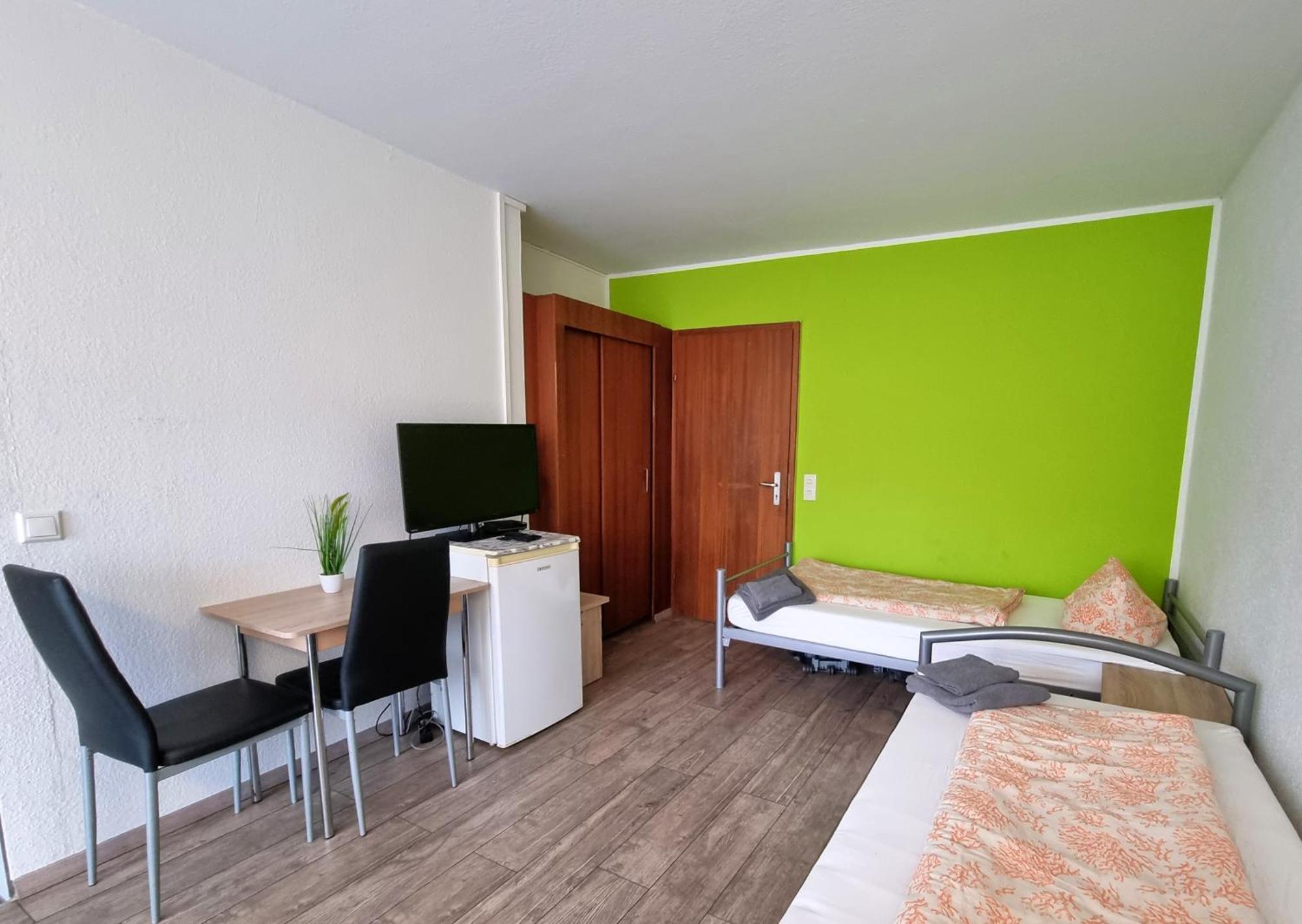 Monteurzimmer - คาร์ลสบาด ภายนอก รูปภาพ