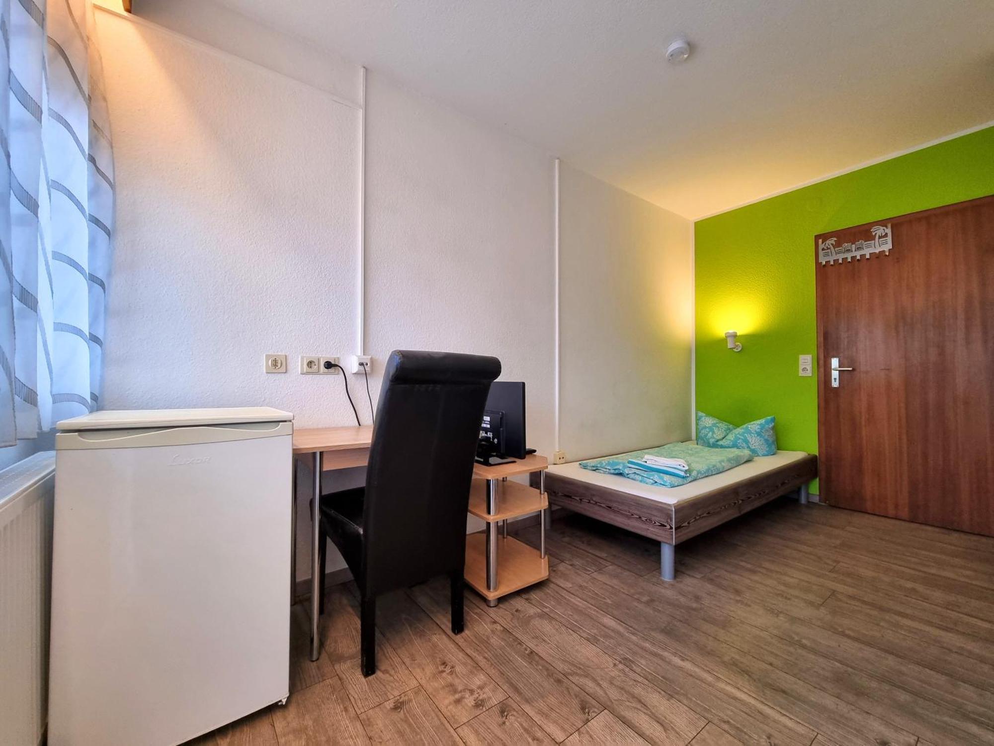 Monteurzimmer - คาร์ลสบาด ภายนอก รูปภาพ