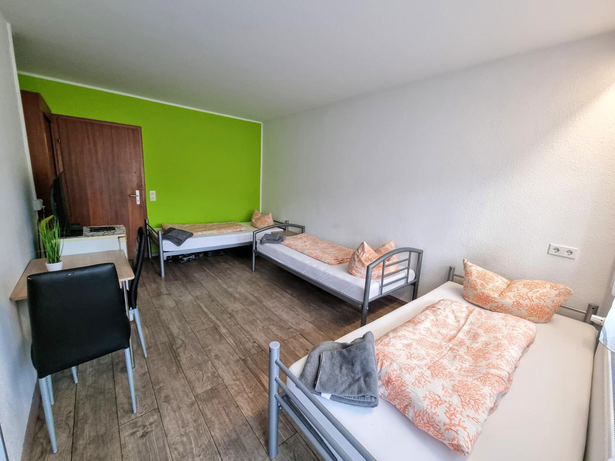 Monteurzimmer - คาร์ลสบาด ภายนอก รูปภาพ