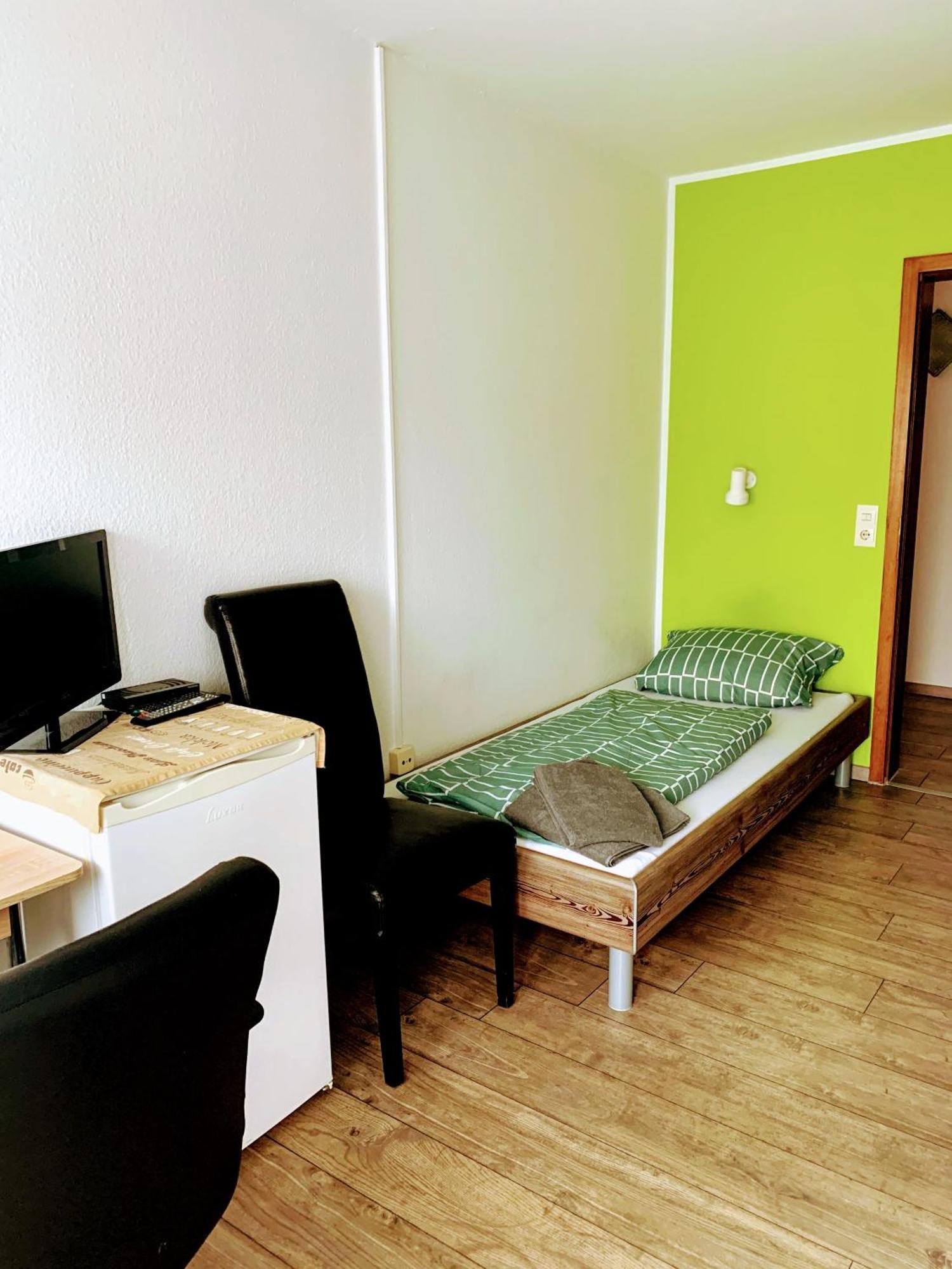 Monteurzimmer - คาร์ลสบาด ภายนอก รูปภาพ