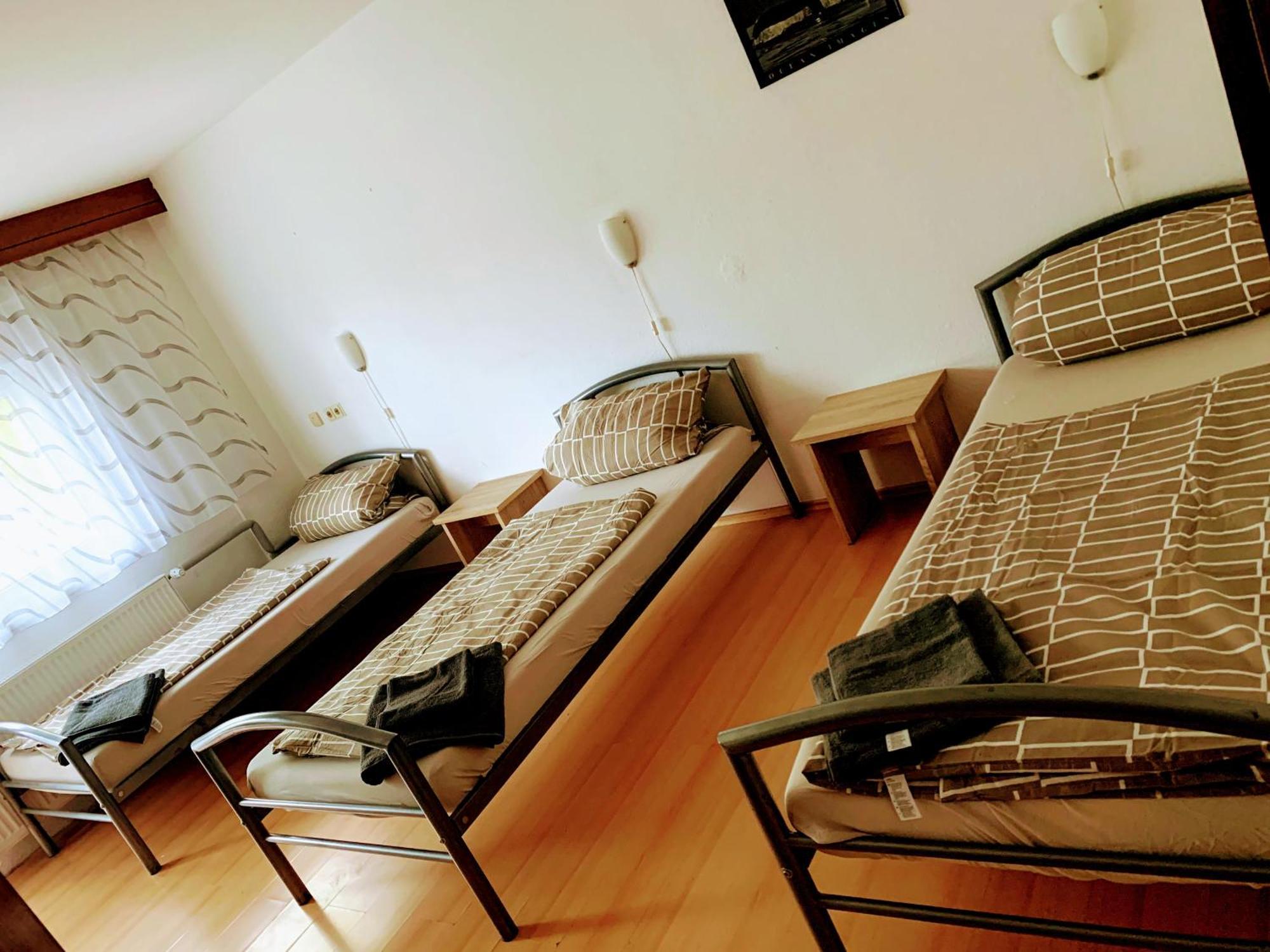 Monteurzimmer - คาร์ลสบาด ภายนอก รูปภาพ